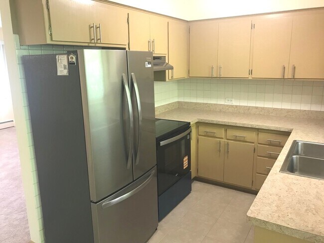 Building Photo - 725 Busse Hwy