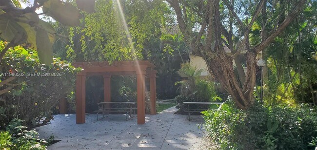 Building Photo - 9999 Summerbreeze Dr