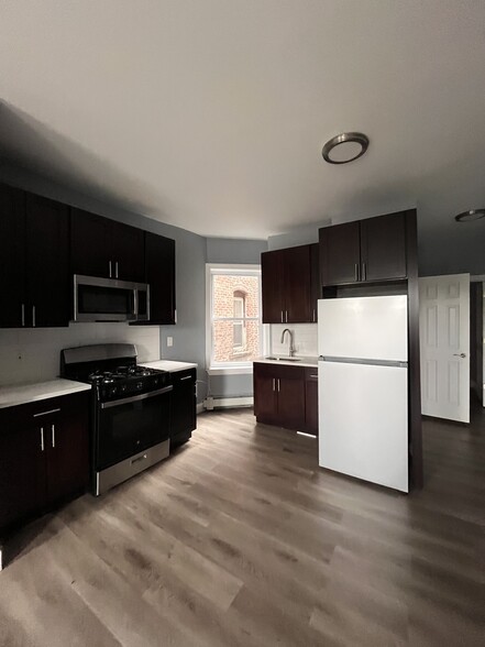 Primary Photo - 550 Avenue C