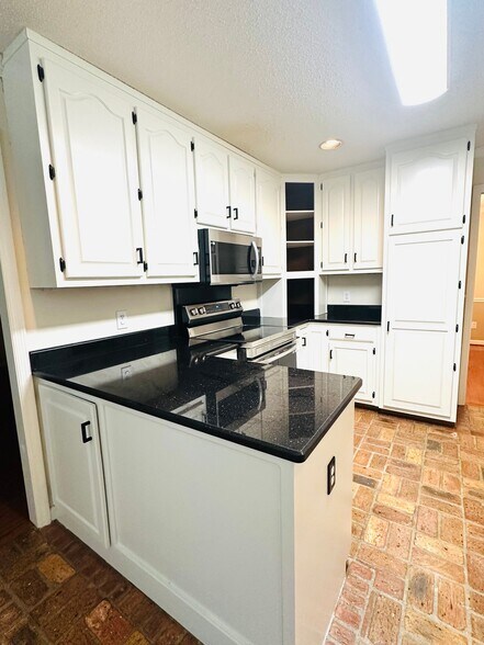 Building Photo - 101 Foxwatch Cir