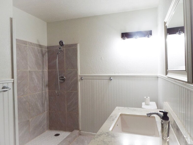 Building Photo - 4607 Wisconsin St