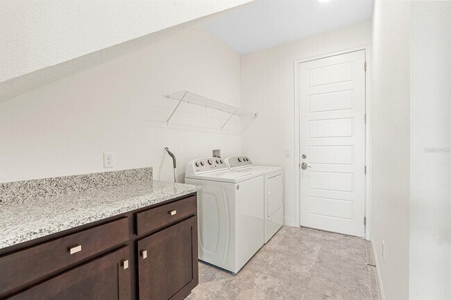 Building Photo - 9497 Mere Pkwy