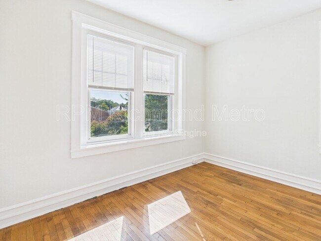 Building Photo - 2400 Barton Ave