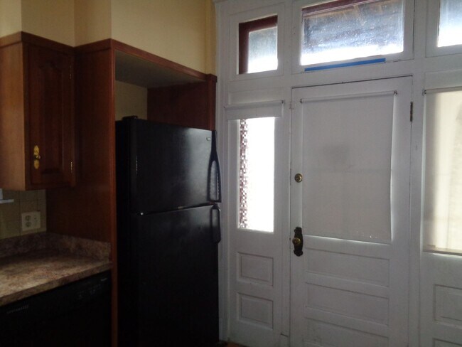 Building Photo - 3403 Bank St