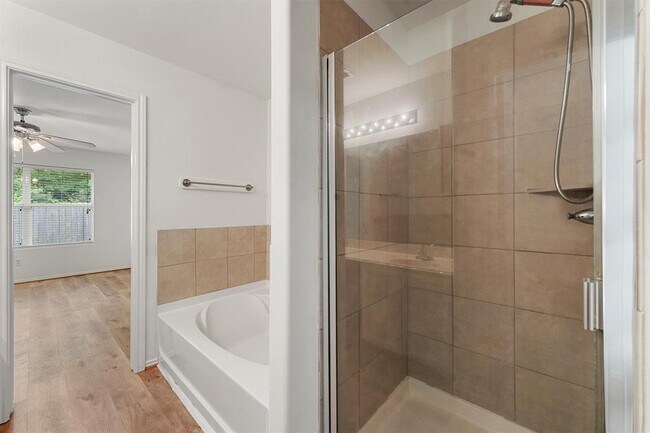 Building Photo - 446 Laurel Sage Dr