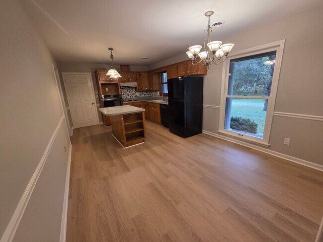 Building Photo - Charming 3BR/2BA Home in Woodbury!