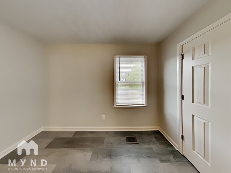 Building Photo - 230 Woodbridge Dr