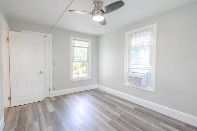 Building Photo - 37 Quintard Ave