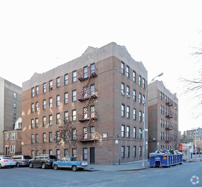 Primary Photo - 15-19 Mosholu Pky N