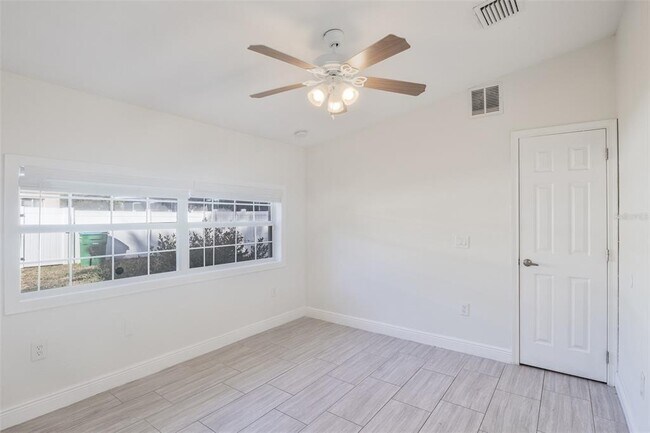 Building Photo - 350 N Phelps Ave