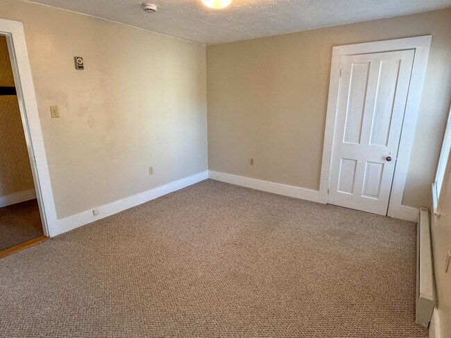 Building Photo - 334 Elm St