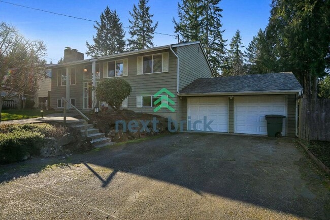 Building Photo - Prime Bellevue Home in a Highly Desirable Neighborhood