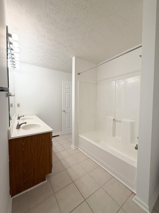 Building Photo - 352 Chase Pl