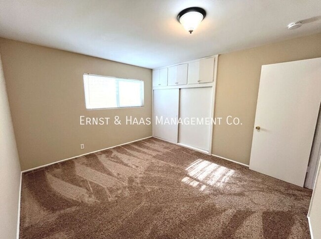 Building Photo - 510 Roycroft Ave