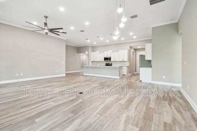 Building Photo - 10324 Crestview Heights Ave