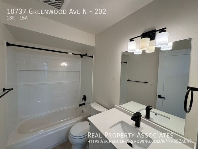 Building Photo - 10737 Greenwood Ave N