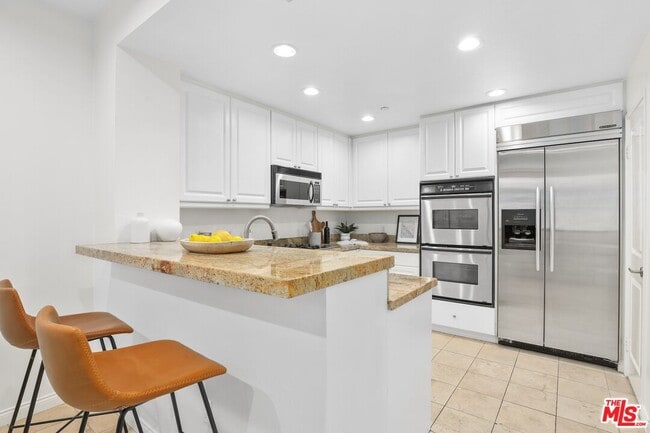 Building Photo - 5625 Crescent Park W
