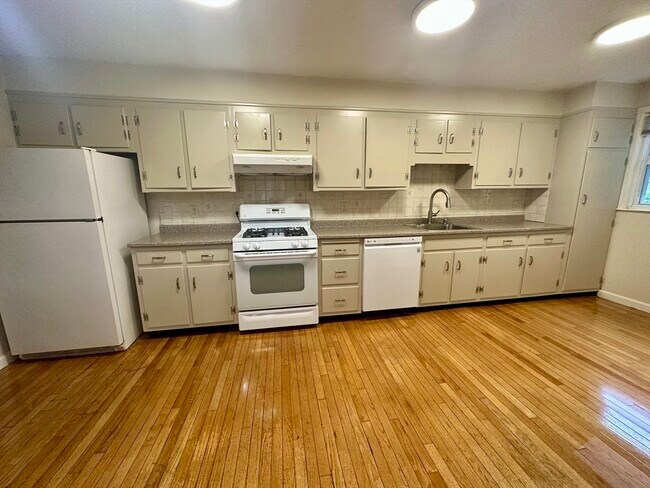 Building Photo - 111 Magoun Ave