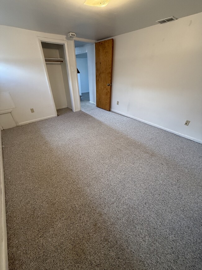 Building Photo - 628 3rd Ave NW