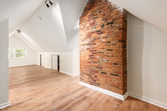 Building Photo - 865 Old Leonard Ave