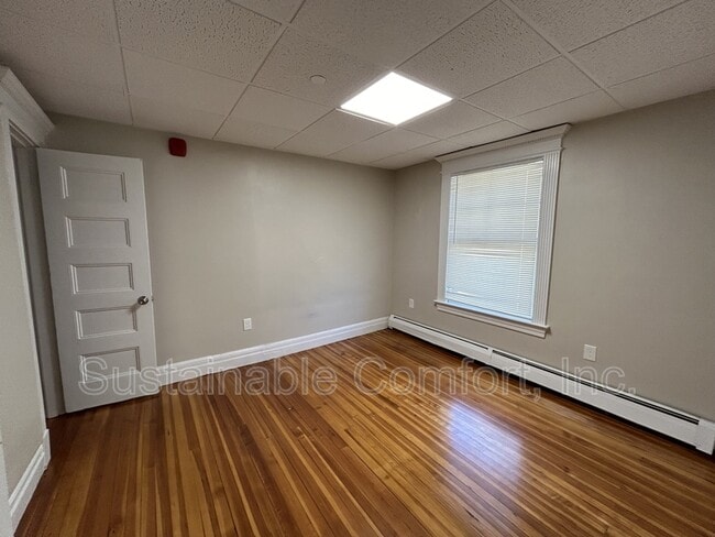 Building Photo - 36 Roxbury St