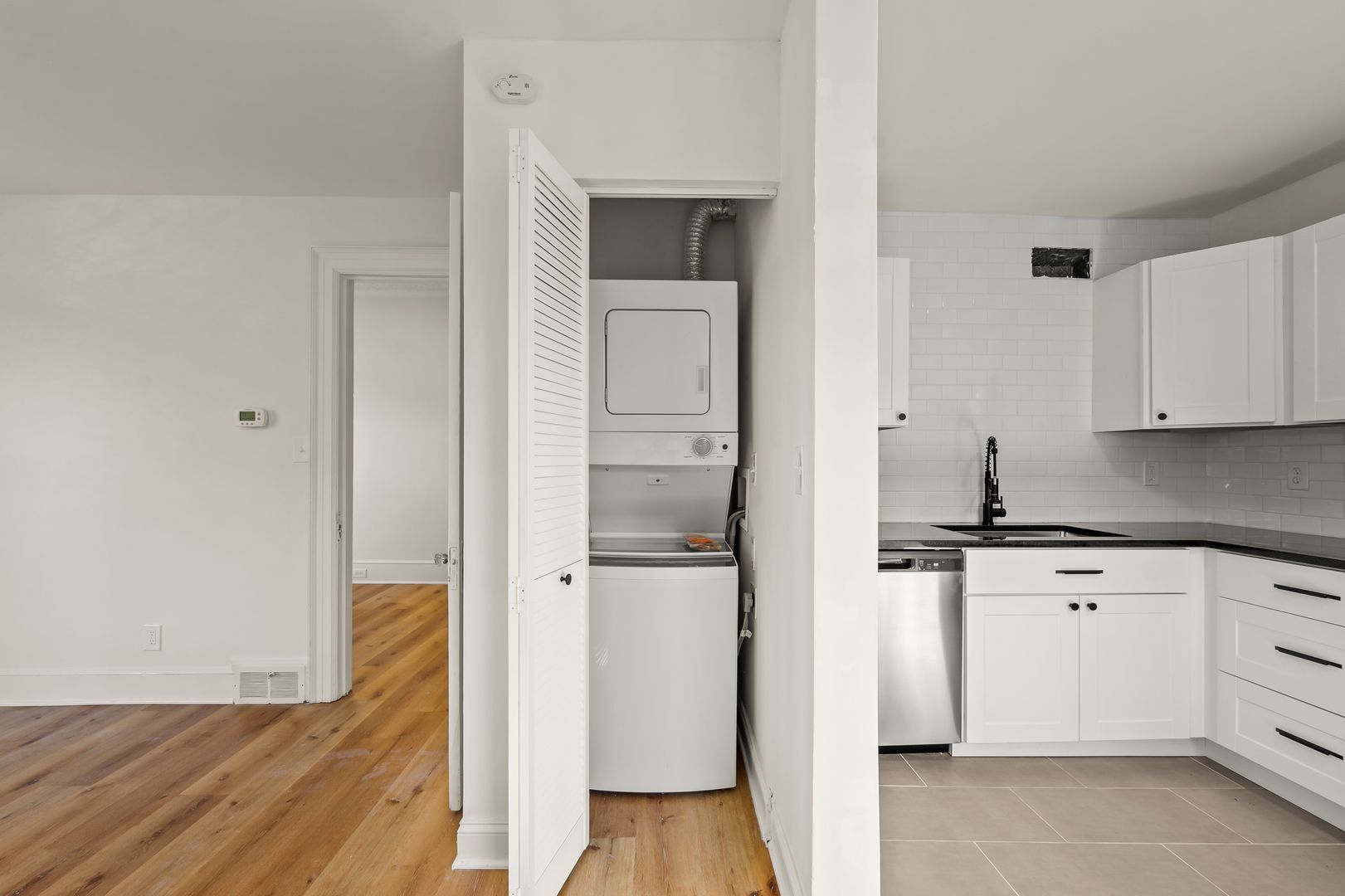 Building Photo - 209 N Spring St