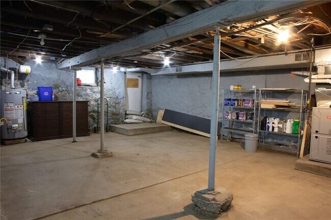 Building Photo - 1636 Dagmar Ave