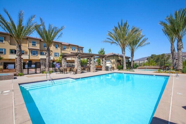 Building Photo - Luxury Townhome in Solaire/Old Creek Ranch...