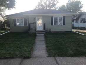 Building Photo - 2 Bedroom, 2 Bath Single Family Home in Cl...