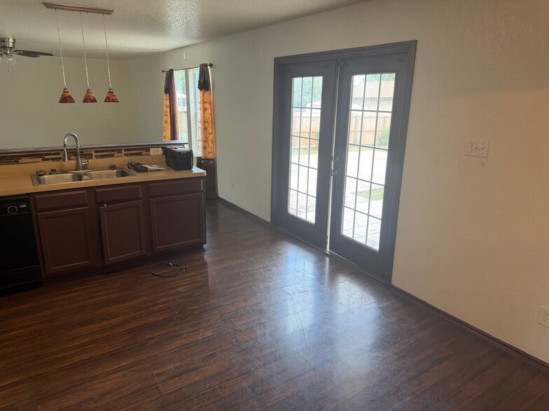 Building Photo - Room in House on Magnolia Grove