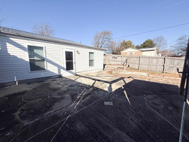 Building Photo - Spacious 3 Bedroom Home with Limited-Time $500 Move-In Special