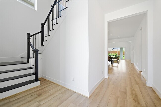 Building Photo - 8115 Fenway Hts Dr