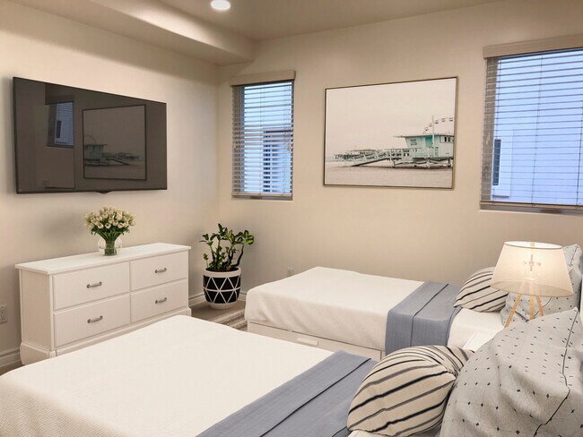 Building Photo - 206 S Lucia Ave