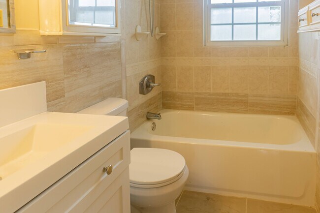 Building Photo - 5039 Winchester Dr S