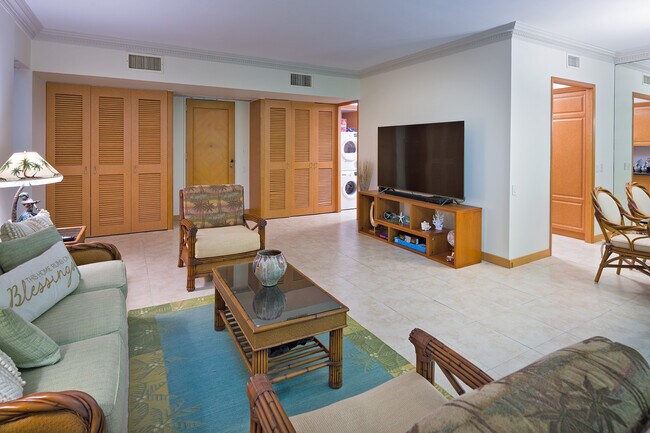 Building Photo - 4999 Kahala Ave