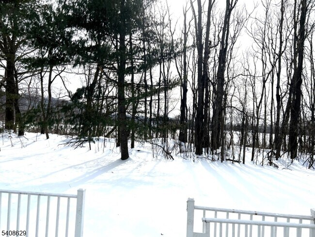 Building Photo - 1802 Scarlett Dr