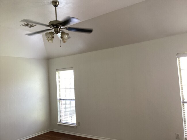Building Photo - 17552 Zinc Dr