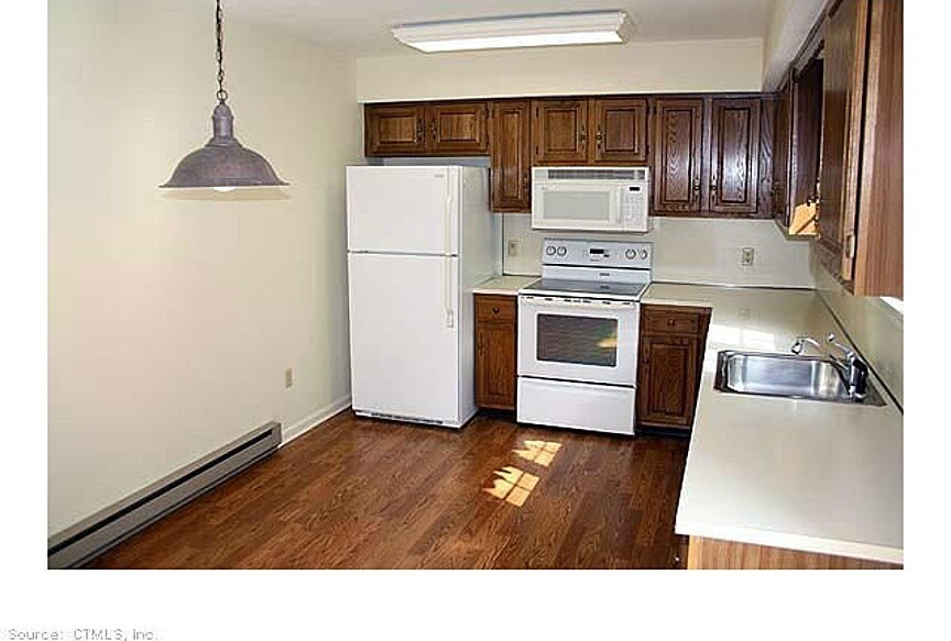 Kitchen - 25 Founders Village