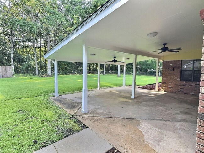 Building Photo - 118 Linnet Dr