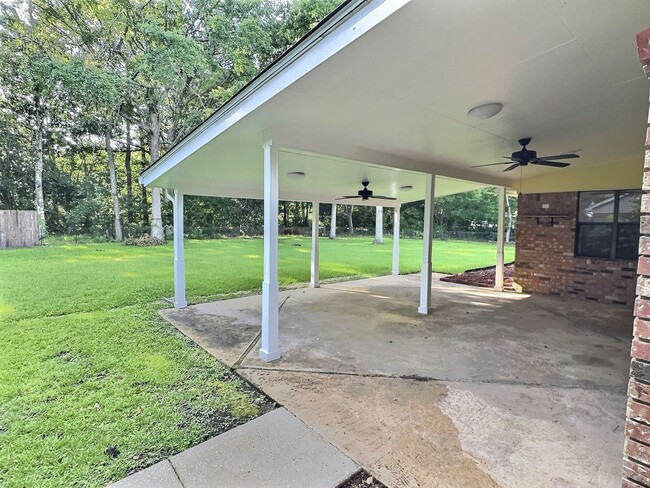 Building Photo - Spacious 4 bedroom home in Ocean Springs!