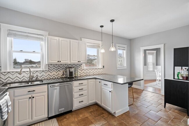 Building Photo - 176 Minot St