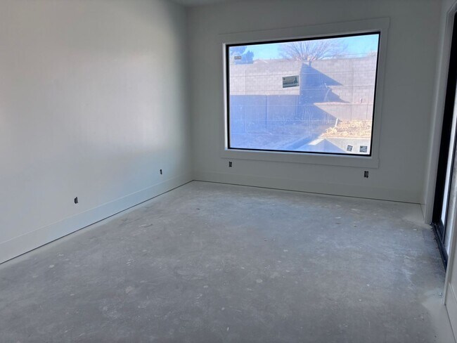 Building Photo - Gorgeous 7 bed 8 bath home with Swimming Pool and RV Garage