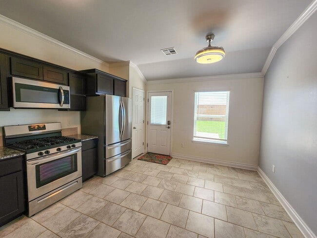 Building Photo - 3 bed, 2 bath home in Shawnee!