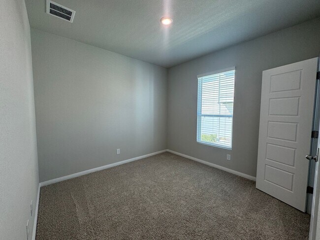 Building Photo - Stunning 4x3 Luxury Duplex in Buda, TX!