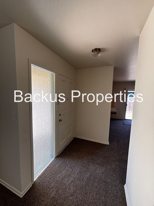 Building Photo - 790 Fairfax Dr