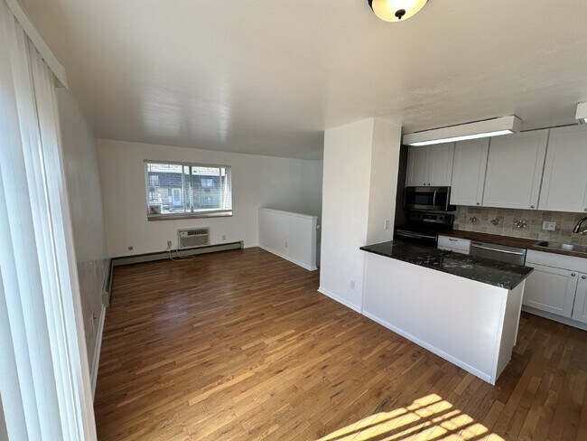 Building Photo - "Charming 3-Bedroom Condo with Hardwood Floors & 2 Full Baths in Golden, CO!"