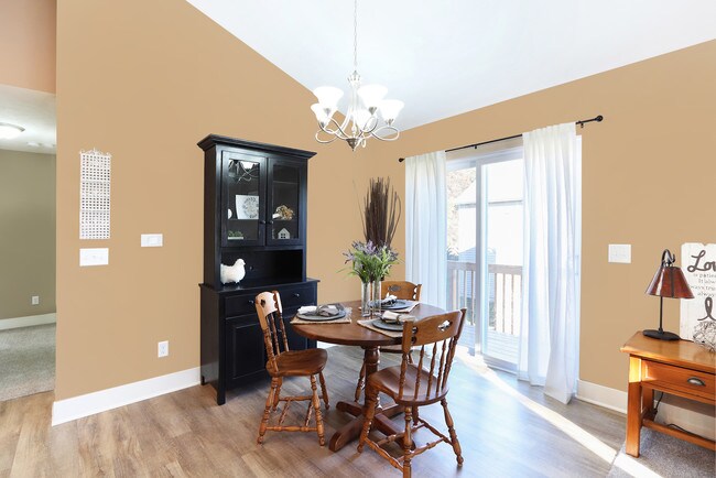 Building Photo - 935 Calvary Ave NW