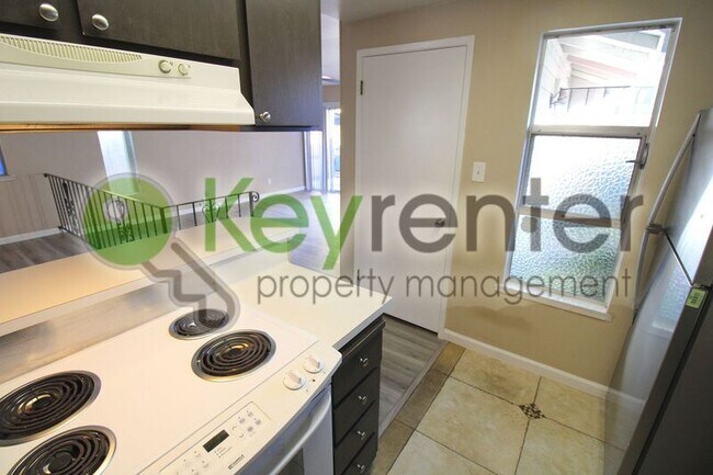 Building Photo - 5634 Clark Ave