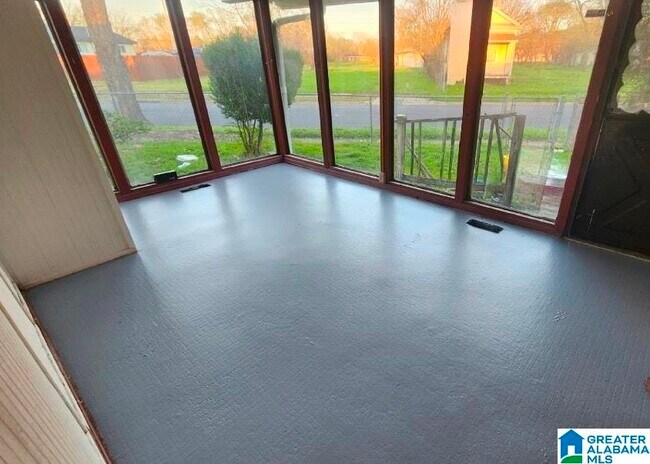 Building Photo - 1319 Court R