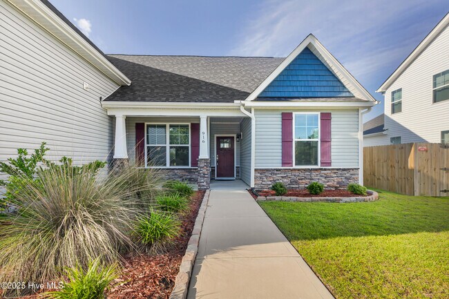 Building Photo - 916 Terraces Ln